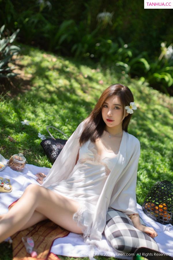 綺裡嘉 绮里嘉 [XiuRen]高清写真图 2024.03.19 No.8256 绮里嘉ula 美腿丝袜第2张图片